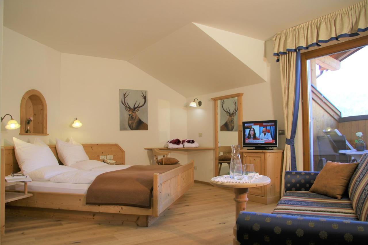 Hotel Alpenrose Dolomites La Valle Luaran gambar