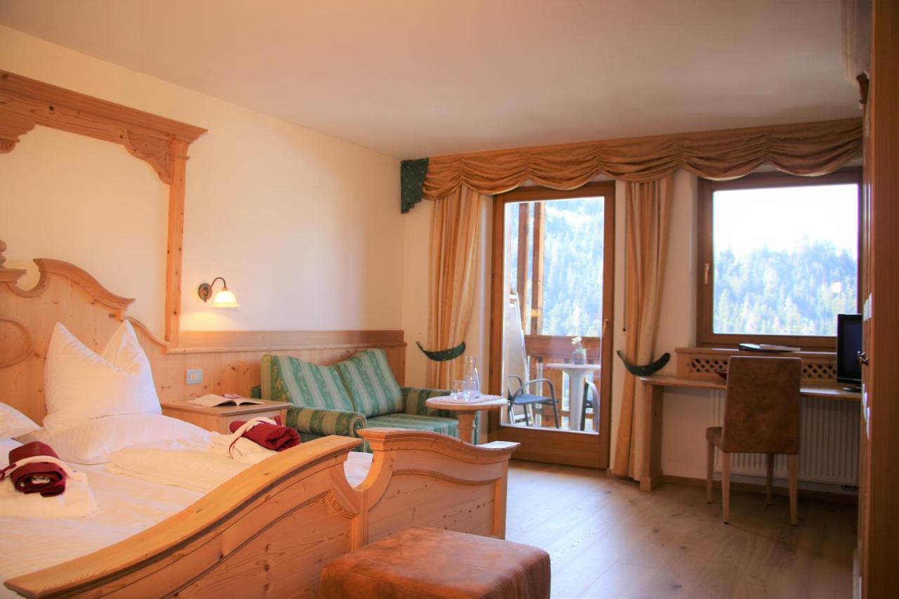 Hotel Alpenrose Dolomites La Valle Luaran gambar