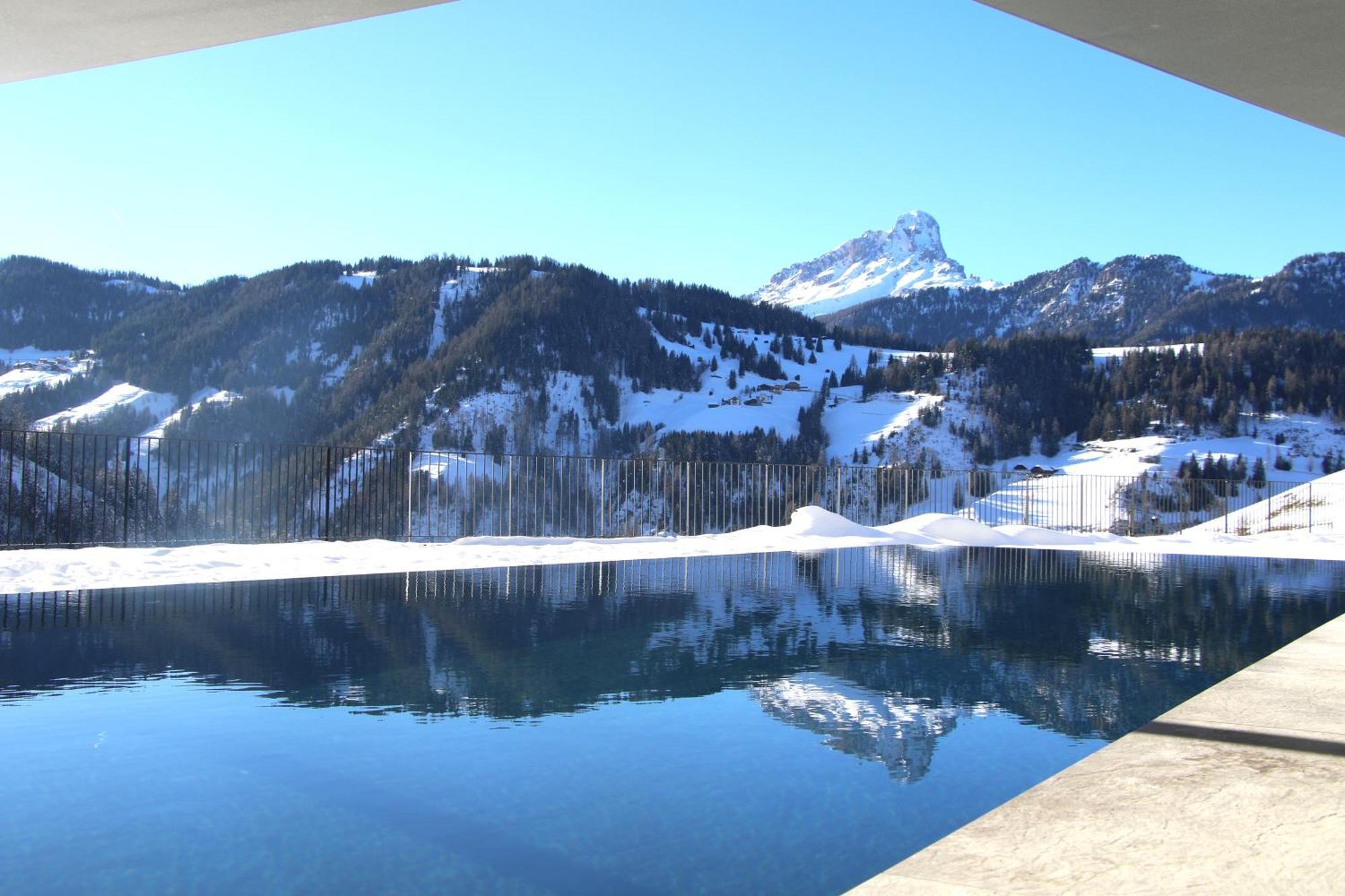 Hotel Alpenrose Dolomites La Valle Luaran gambar