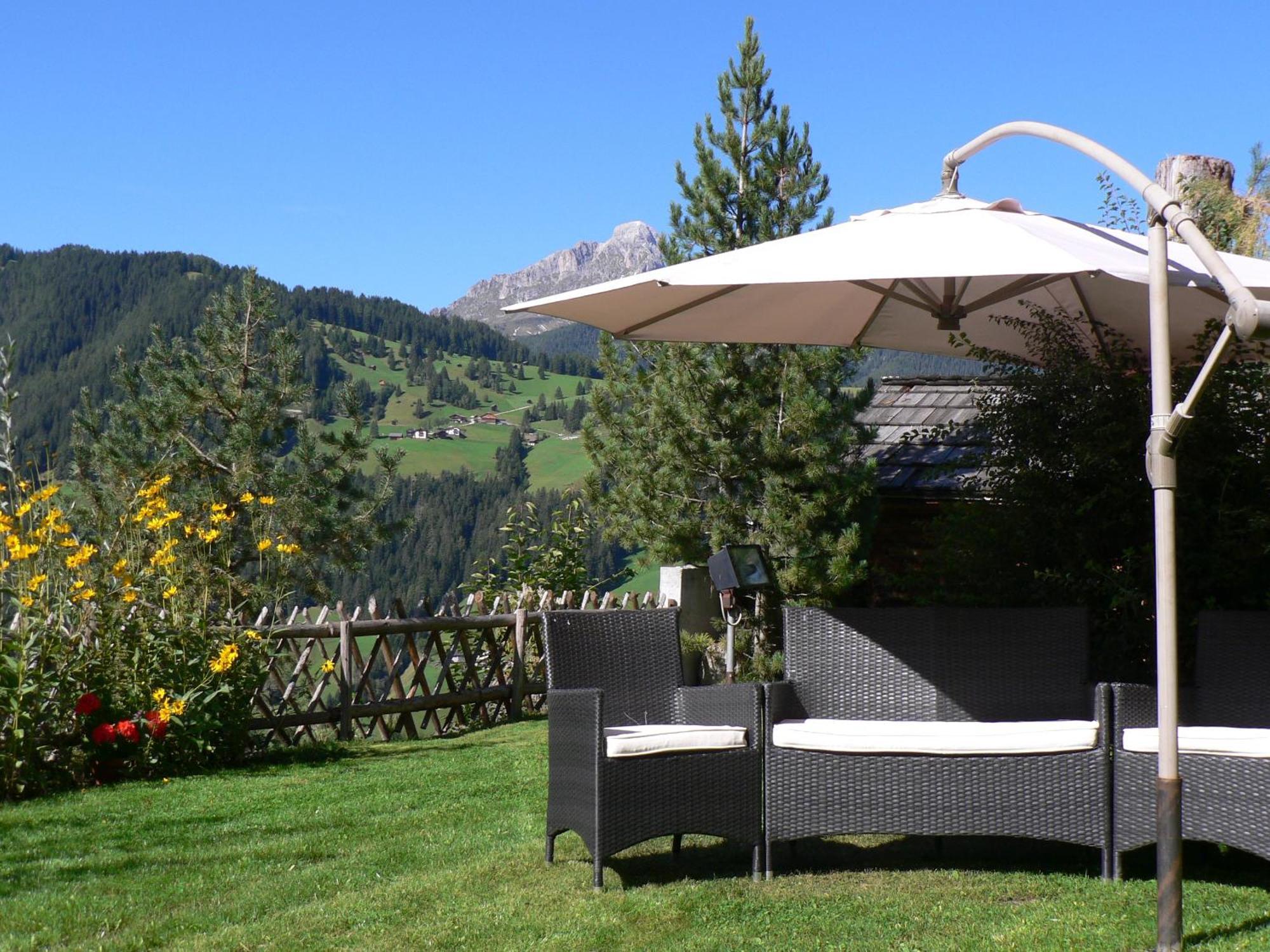 Hotel Alpenrose Dolomites La Valle Luaran gambar