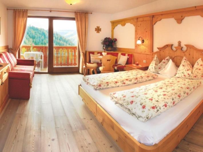 Hotel Alpenrose Dolomites La Valle Luaran gambar