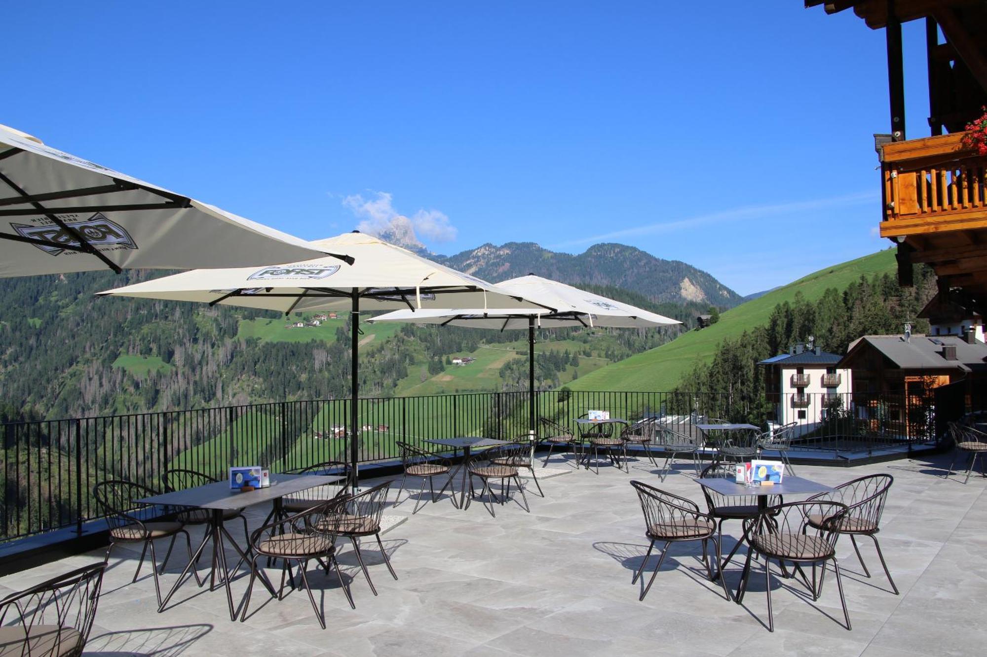 Hotel Alpenrose Dolomites La Valle Luaran gambar