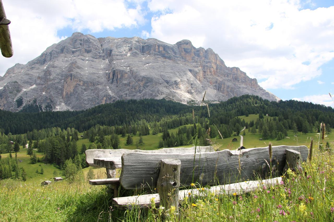 Hotel Alpenrose Dolomites La Valle Luaran gambar