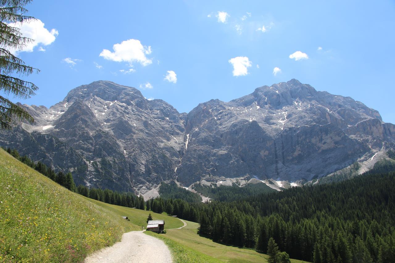 Hotel Alpenrose Dolomites La Valle Luaran gambar