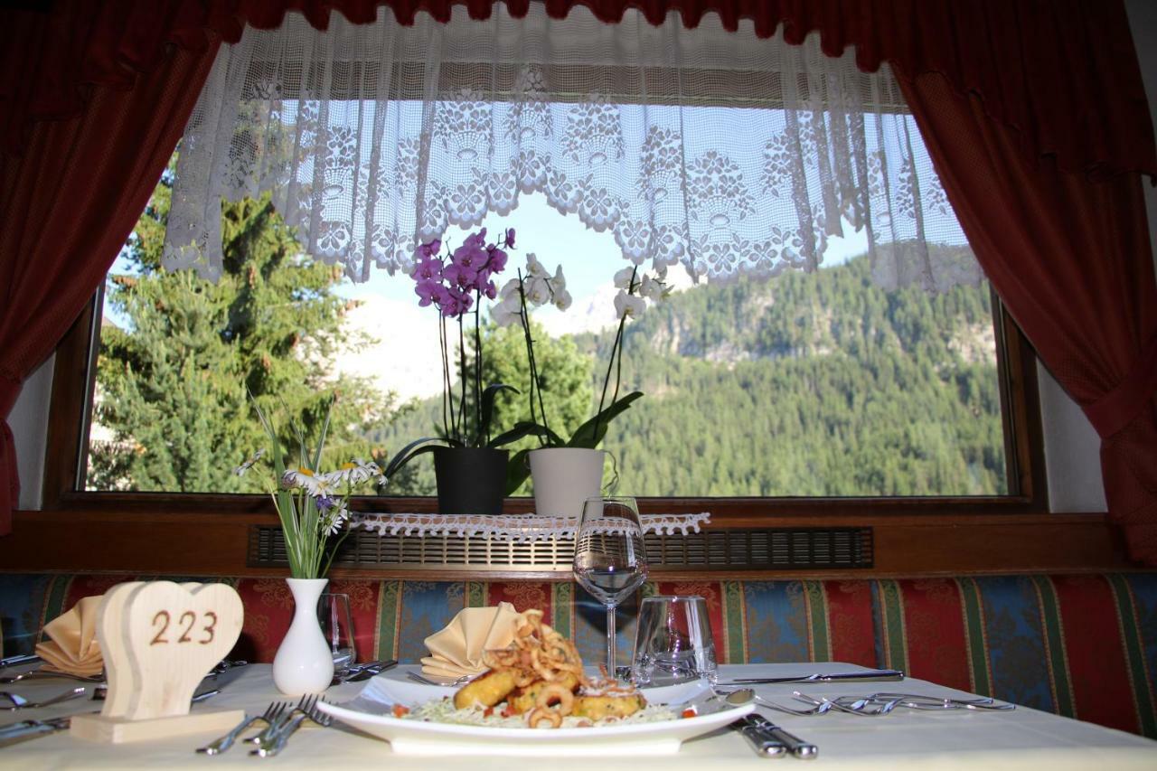 Hotel Alpenrose Dolomites La Valle Luaran gambar